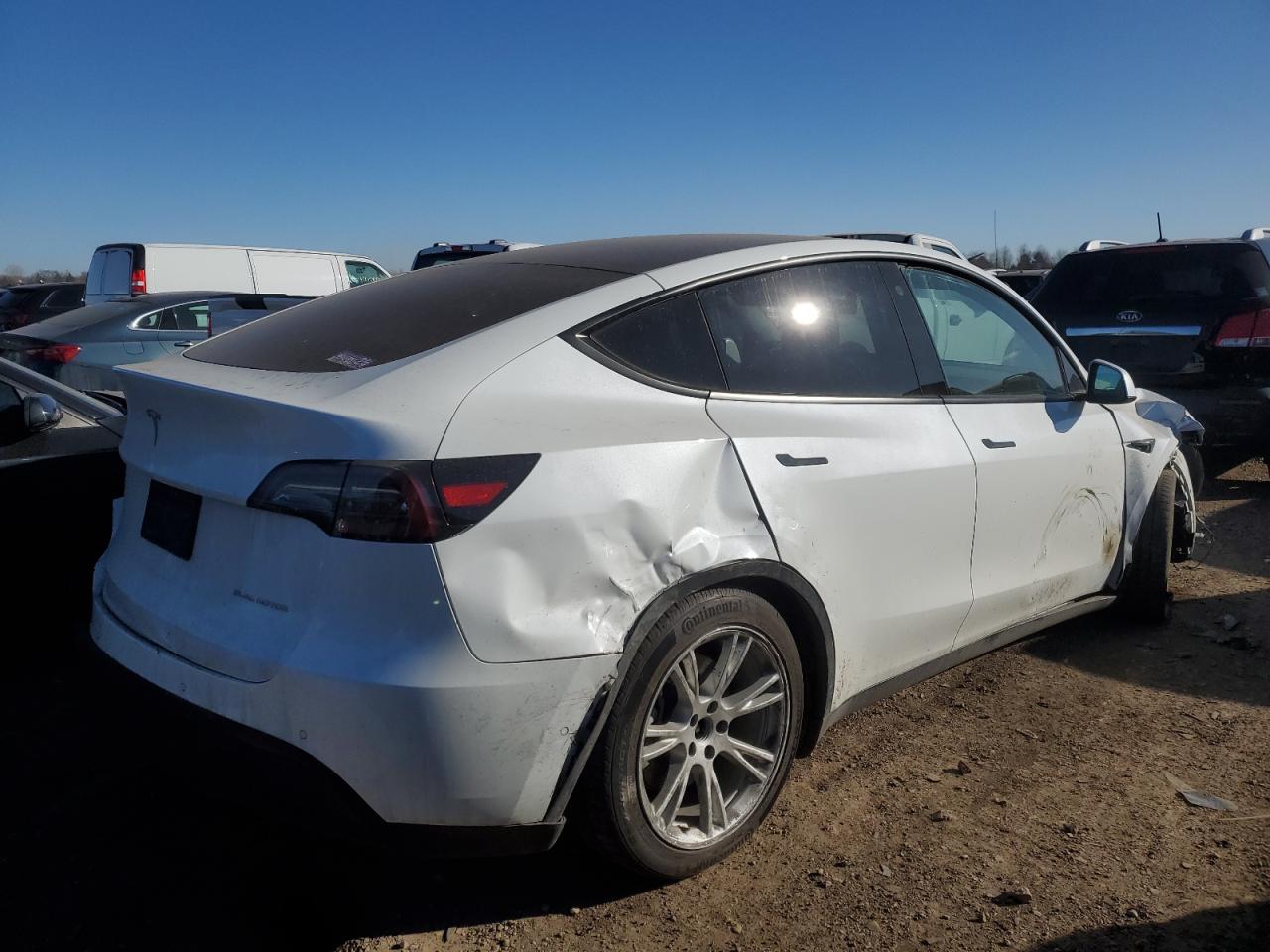 2022 TESLA MODEL Y  VIN:7SAYGDEE2NF320068