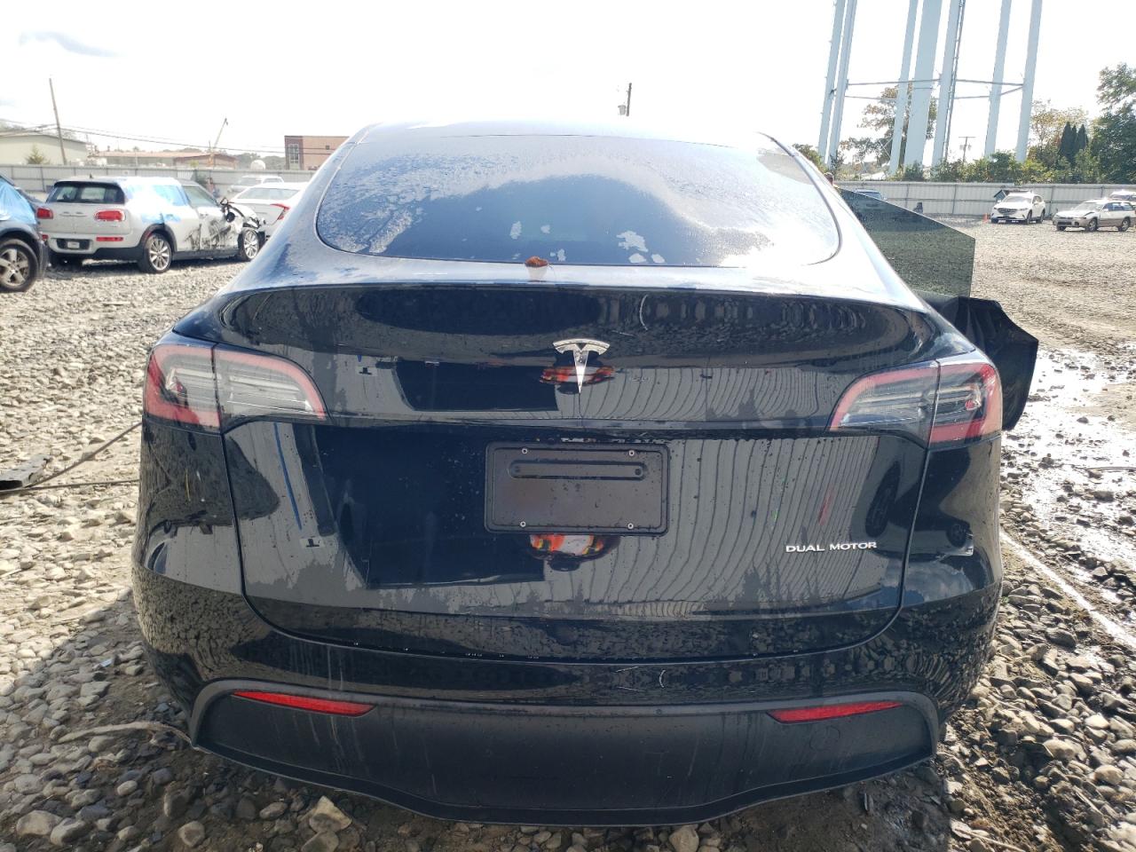 2024 TESLA MODEL Y  VIN:7SAYGDEE3RA227935