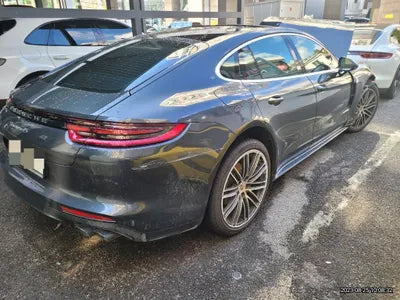 2017 Porsche Panamera VIN: