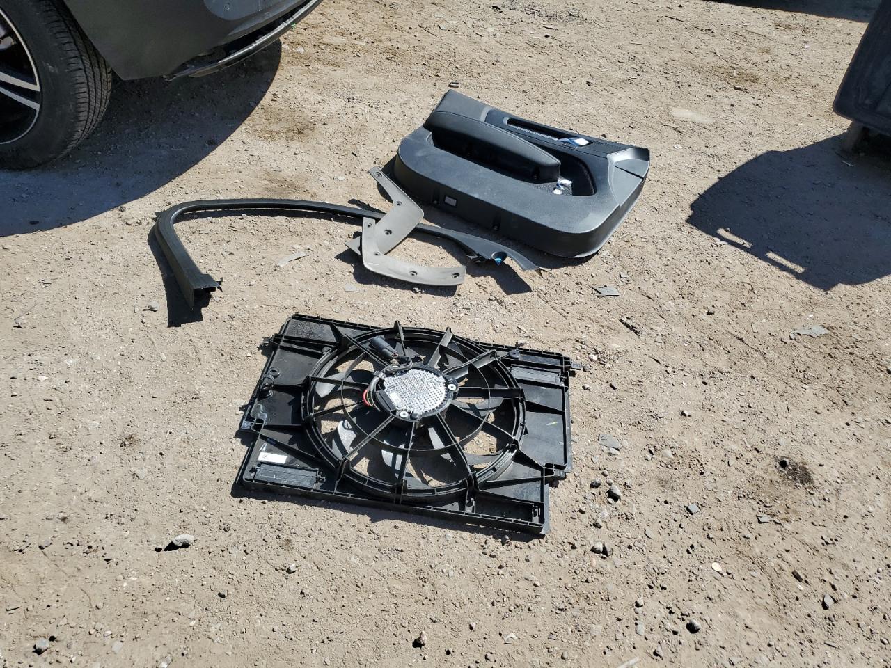 2022 VOLVO XC40 T5 R-DESIGN VIN:YV4162UM5N2695970