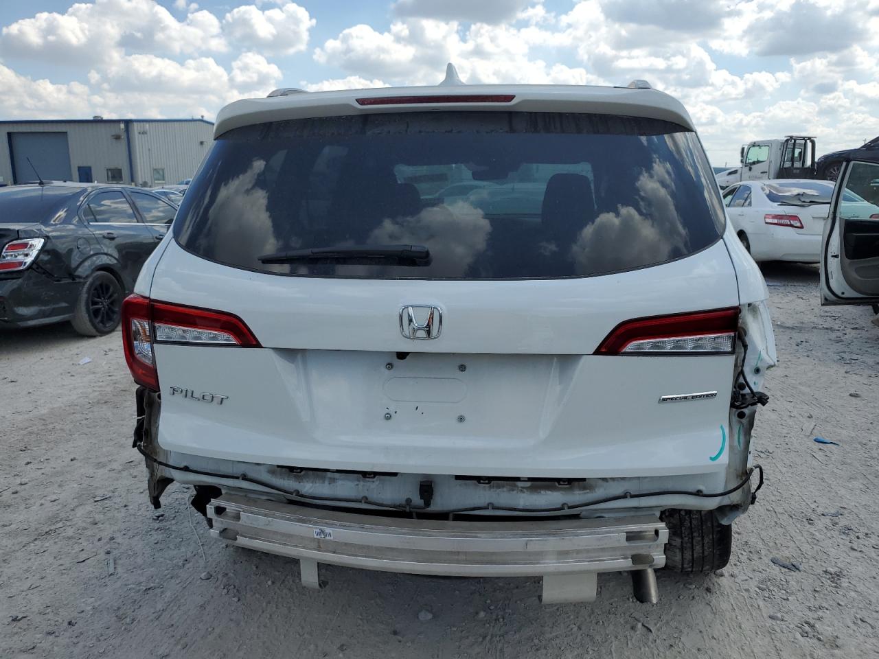 2022 HONDA PILOT SE VIN:5FNYF5H22NB032185