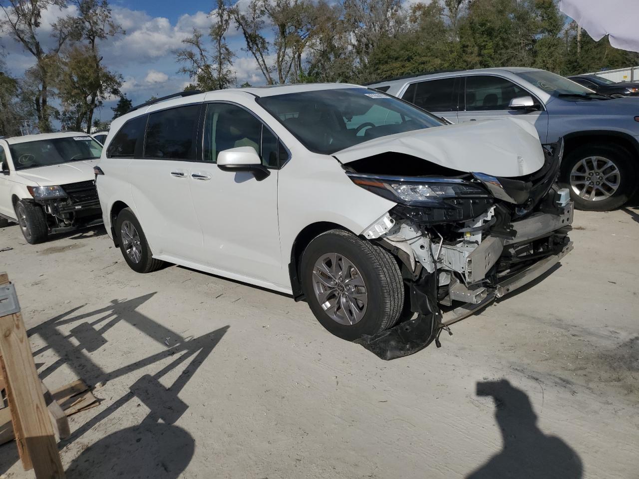 2022 TOYOTA SIENNA XLE VIN:5TDYRKEC7NS087469