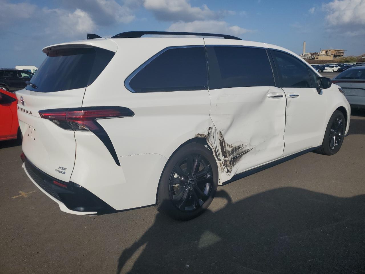 2024 TOYOTA SIENNA XSE VIN:5TDXRKEC1RS218431