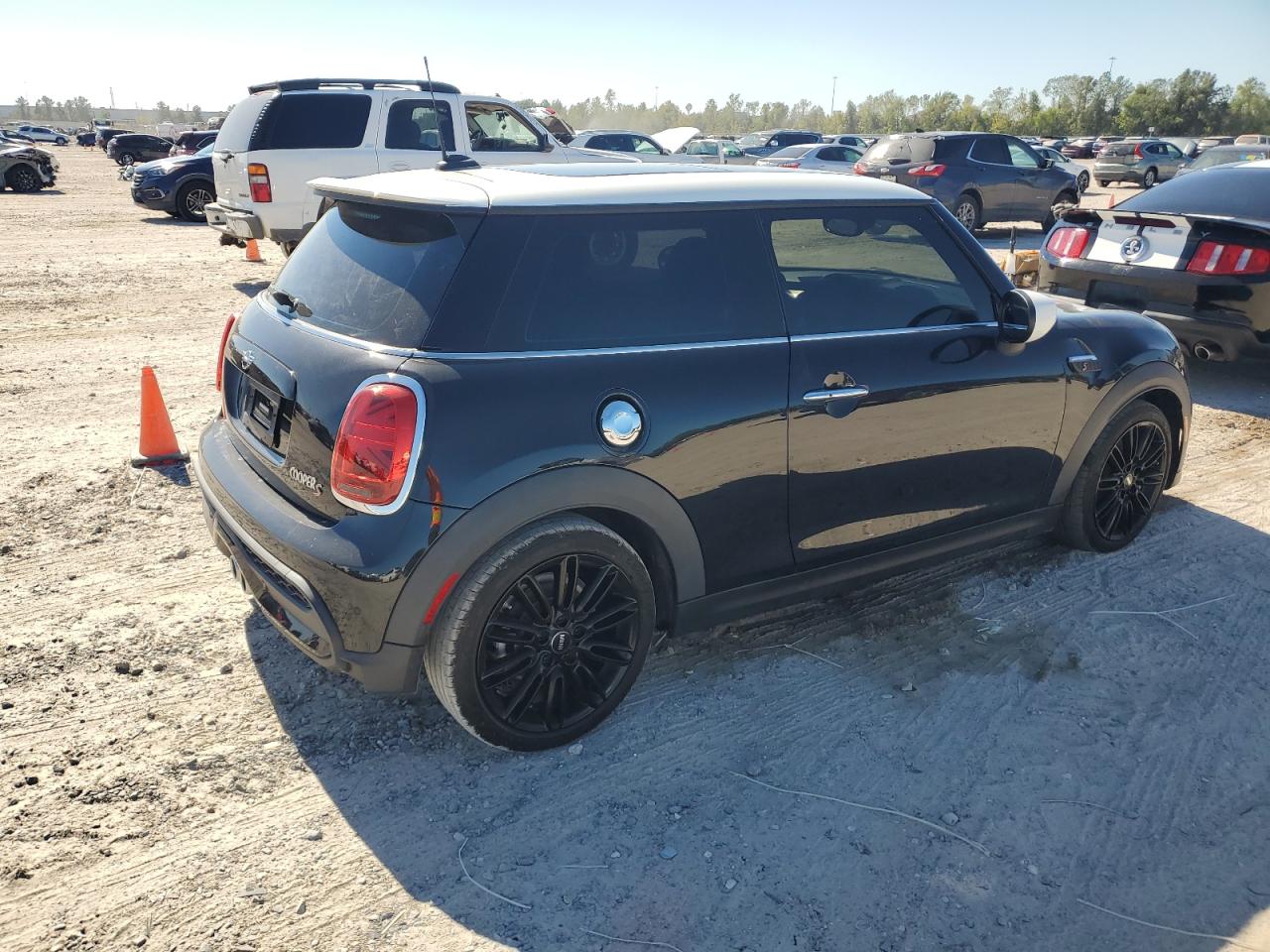 2023 MINI COOPER S VIN:WMW53DH01P2T19587