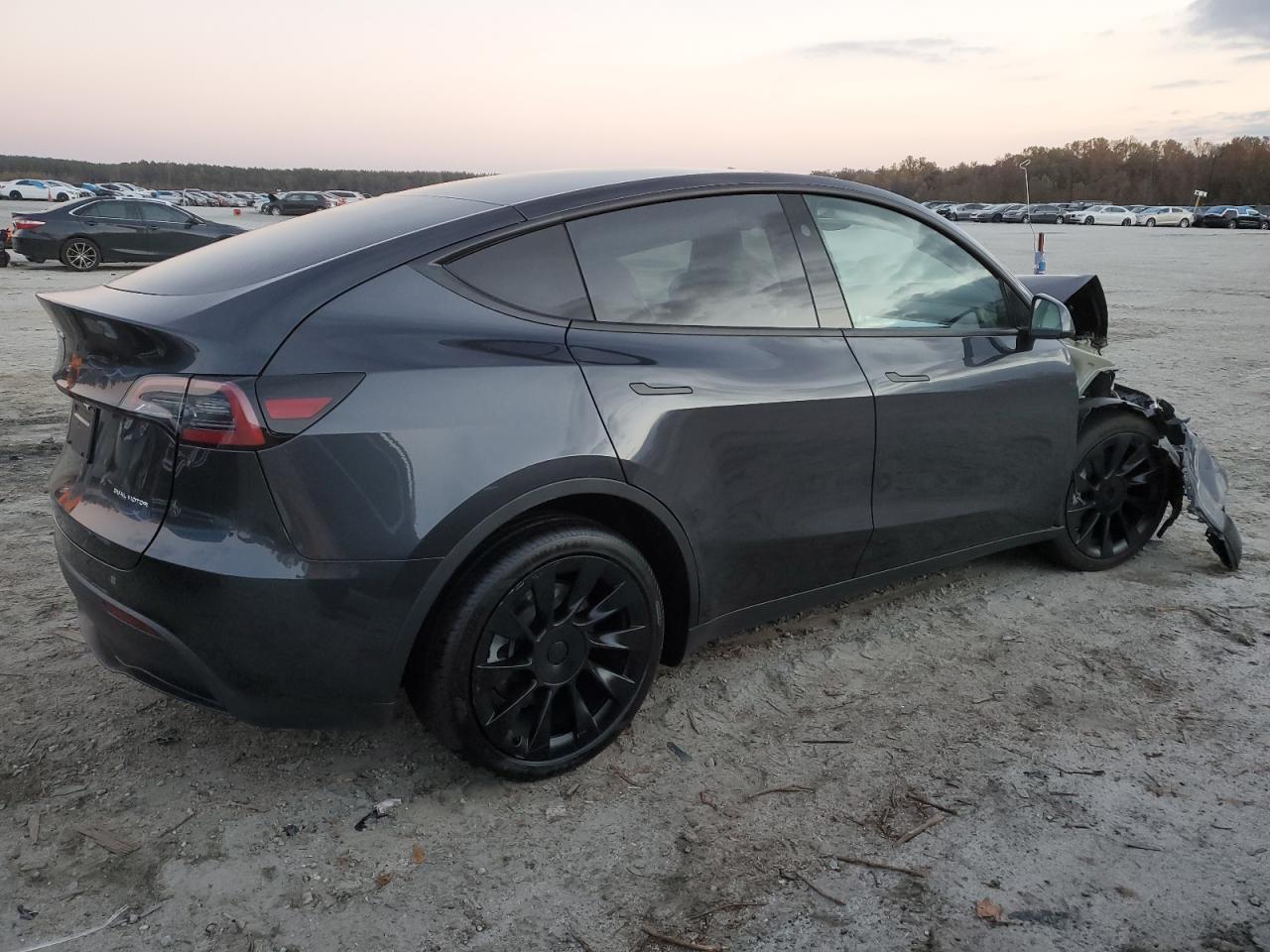 2024 TESLA MODEL Y  VIN:7SAYGAEE9RF131809