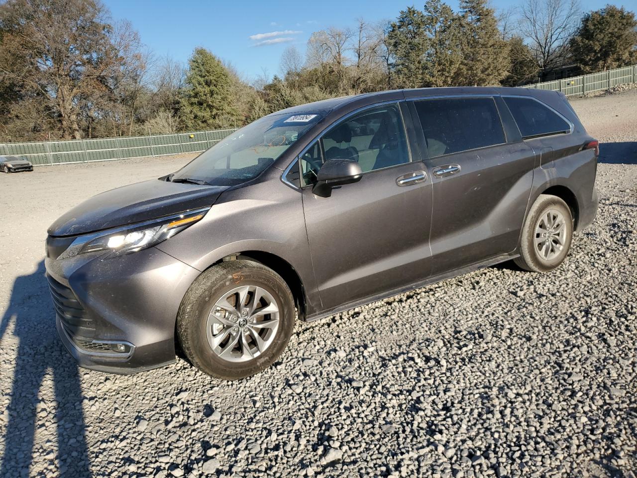 2022 TOYOTA SIENNA XLE VIN:5TDYRKECXNS121596