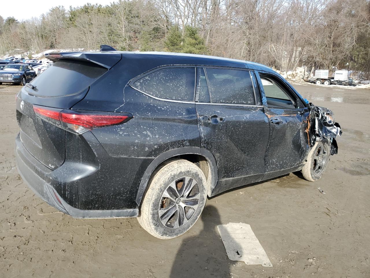 2022 TOYOTA HIGHLANDER XLE VIN:5TDGZRAH3NS111837