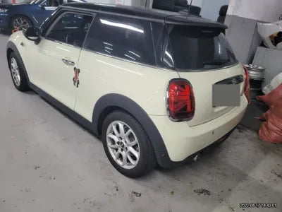 2021 MINI Cooper VIN:
