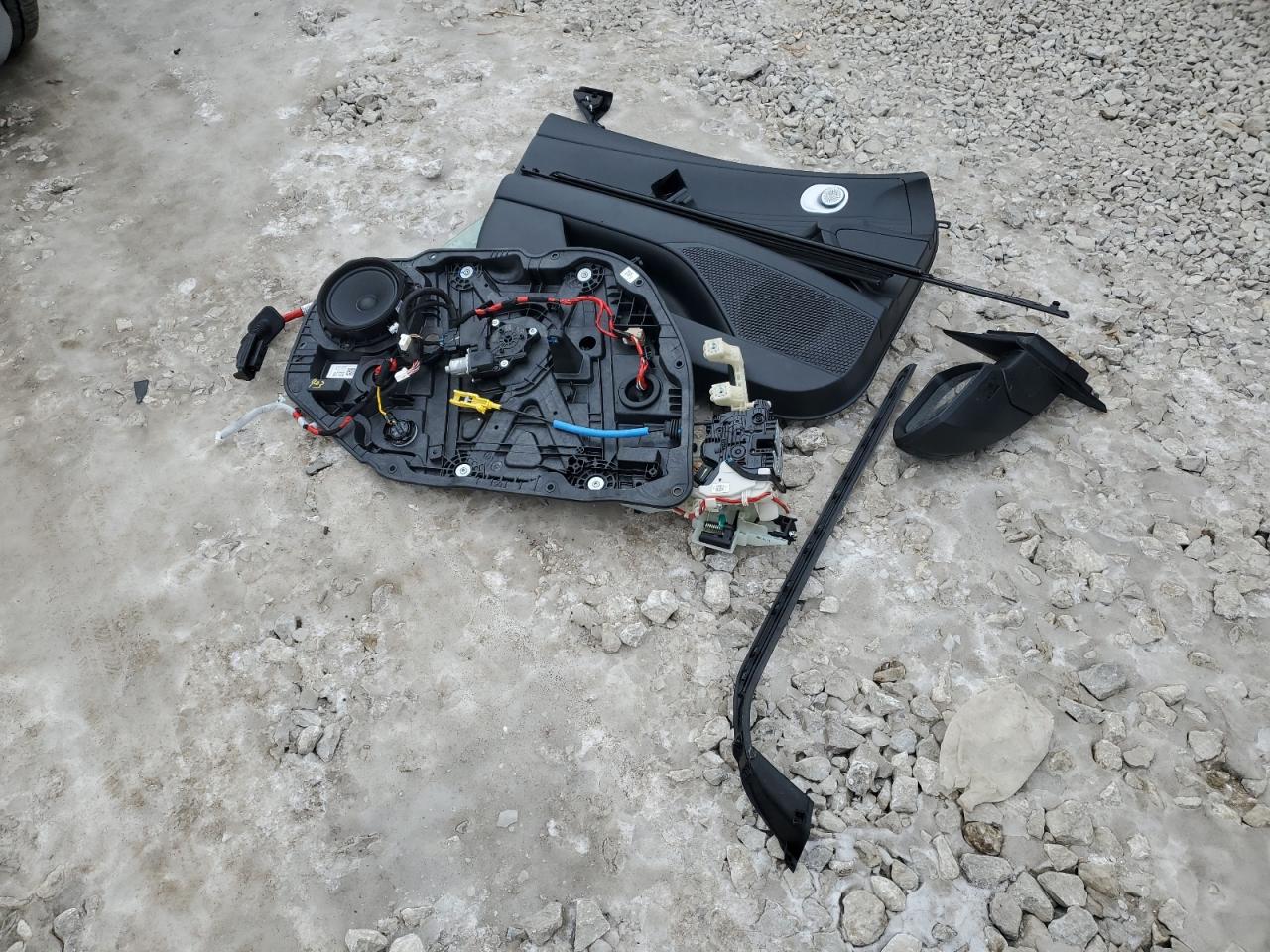 2023 HYUNDAI ELANTRA SEL VIN:KMHLM4AG5PU576332