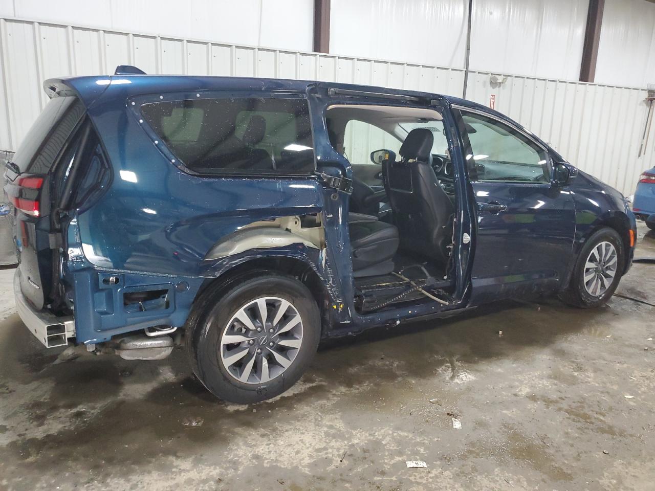 2022 CHRYSLER PACIFICA HYBRID TOURING L VIN:2C4RC1L73NR102368