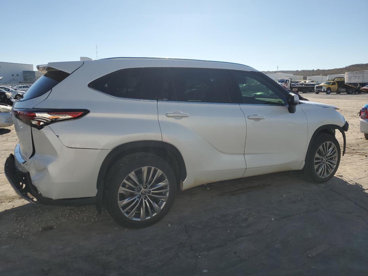 2022 TOYOTA HIGHLANDER PLATINUM VIN:5TDFZRAHXNS103035