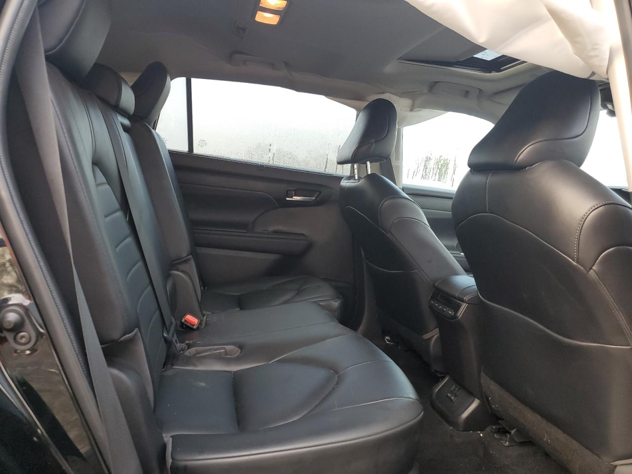 2022 TOYOTA HIGHLANDER XLE VIN:5TDHZRBH2NS176455