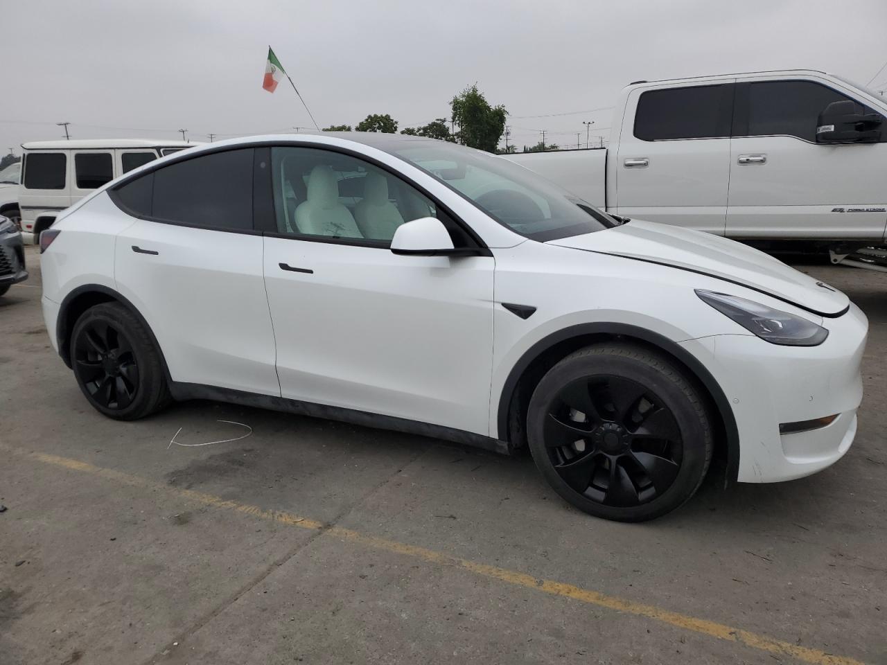 2022 TESLA MODEL Y  VIN:7SAYGAEE8NF559588