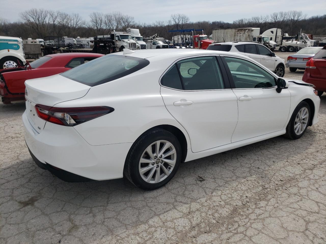 2022 TOYOTA CAMRY LE VIN:4T1C11AK5NU047715