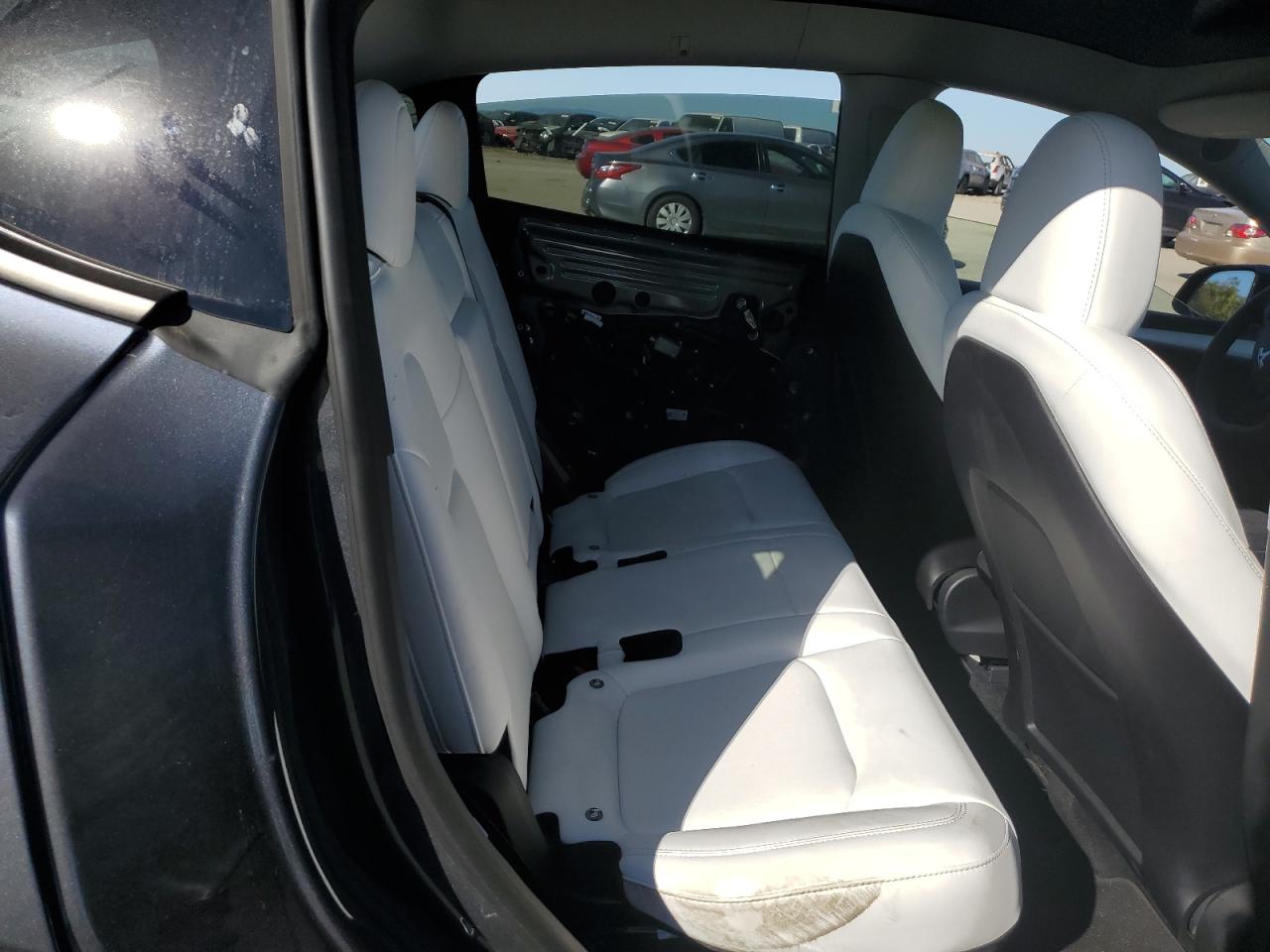2024 TESLA MODEL Y  VIN:7SAYGDEE9RA215563