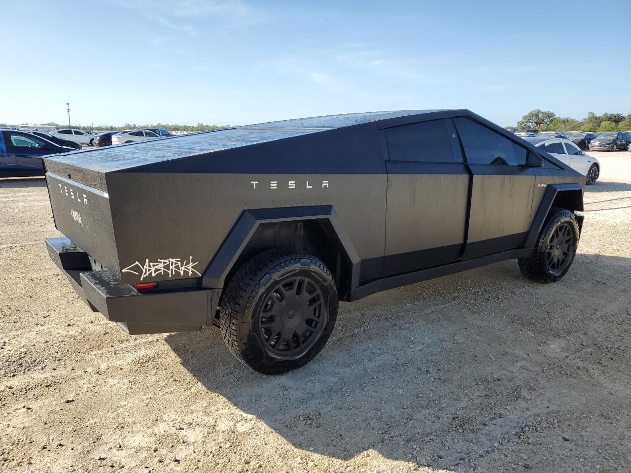 2024 TESLA CYBERTRUCK  VIN:7G2CEHED4RA006899