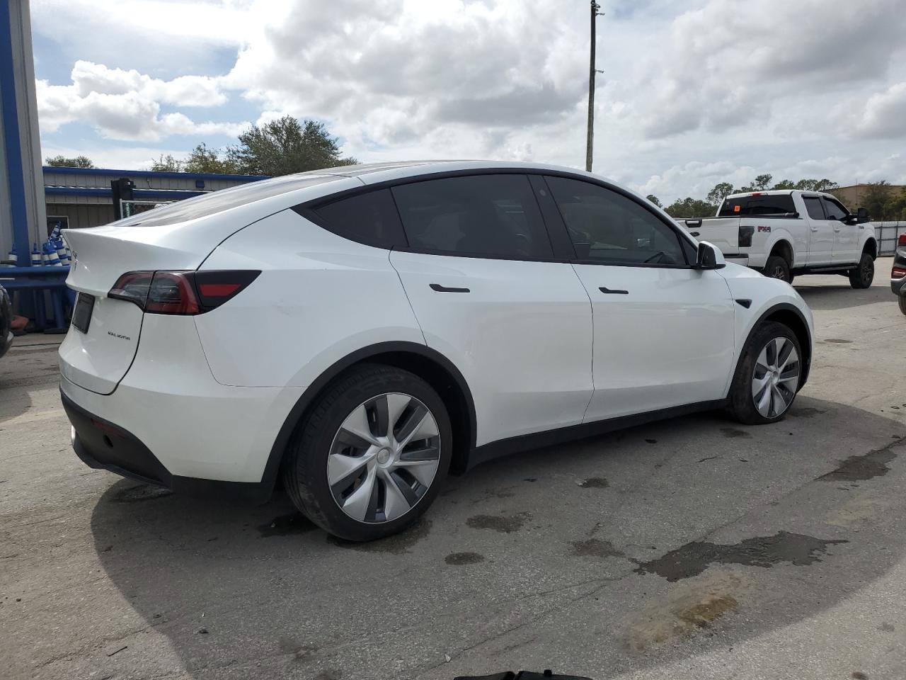 2023 TESLA MODEL Y  VIN:7SAYGDEF2PA049599