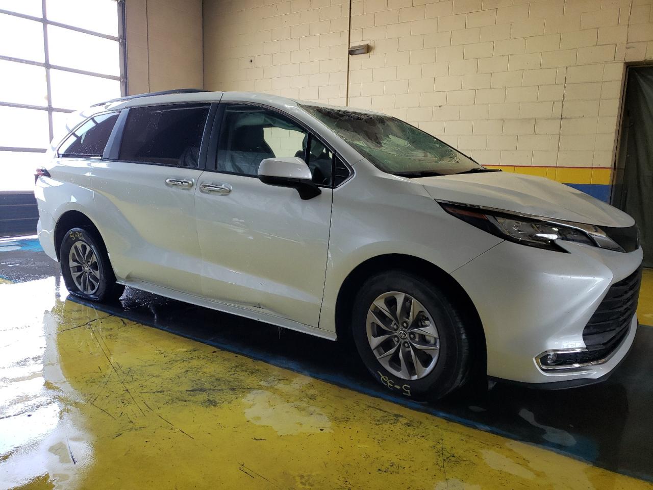 2022 TOYOTA SIENNA XLE VIN:5TDYRKECXNS119962