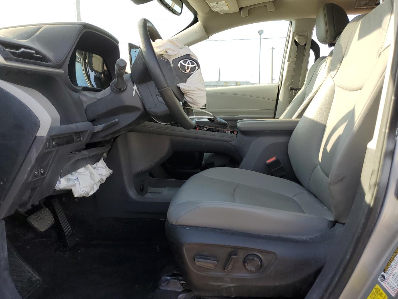 2024 TOYOTA SIENNA XLE VIN:5TDYRKEC3RS193861