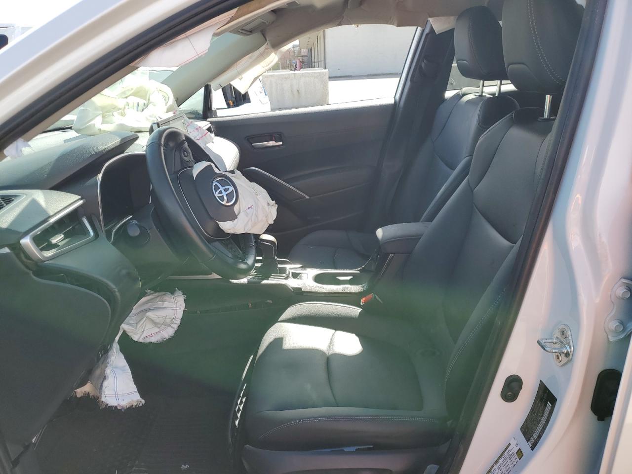 2022 TOYOTA COROLLA CROSS XLE VIN:7MUDAABG0NV002923