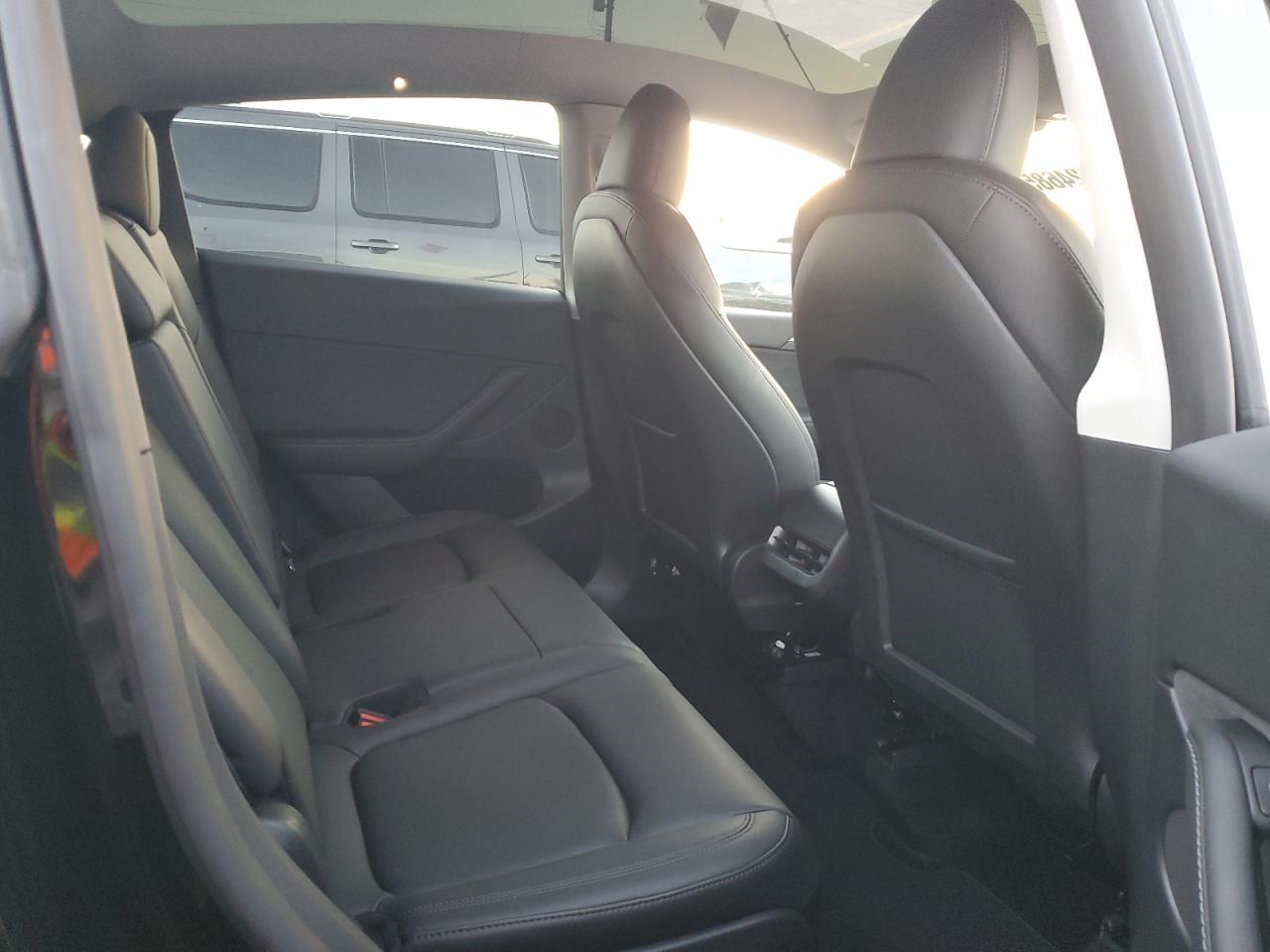 2024 TESLA MODEL Y  VIN:7SAYGAEE6RF150348