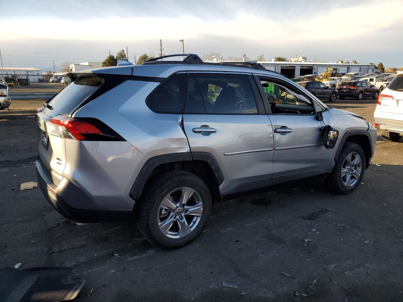 2022 TOYOTA RAV4 XLE VIN:2T3P1RFVXNC321681