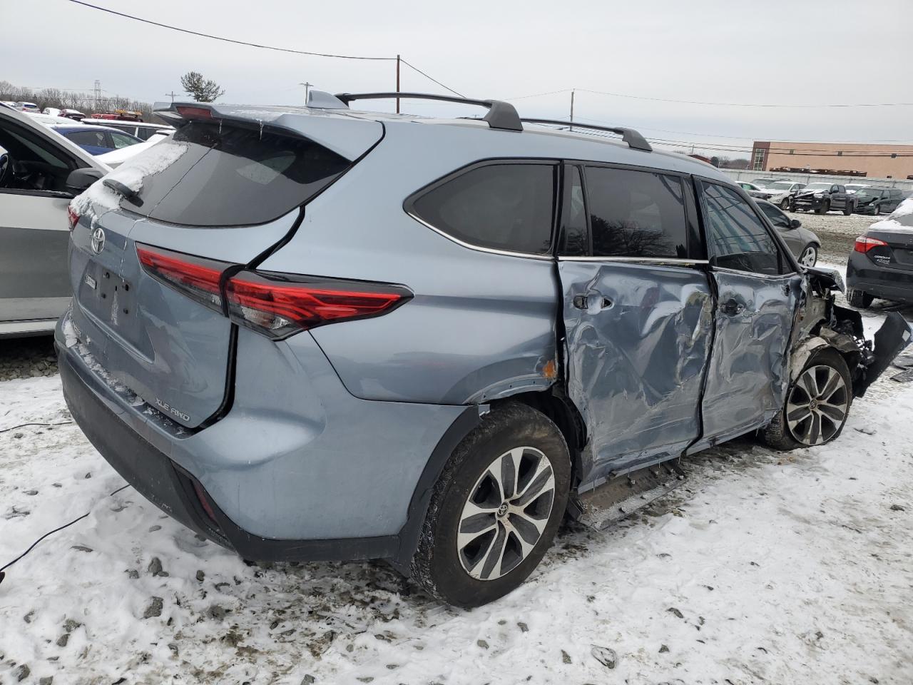 2022 TOYOTA HIGHLANDER XLE VIN:5TDGZRBH5NS244159