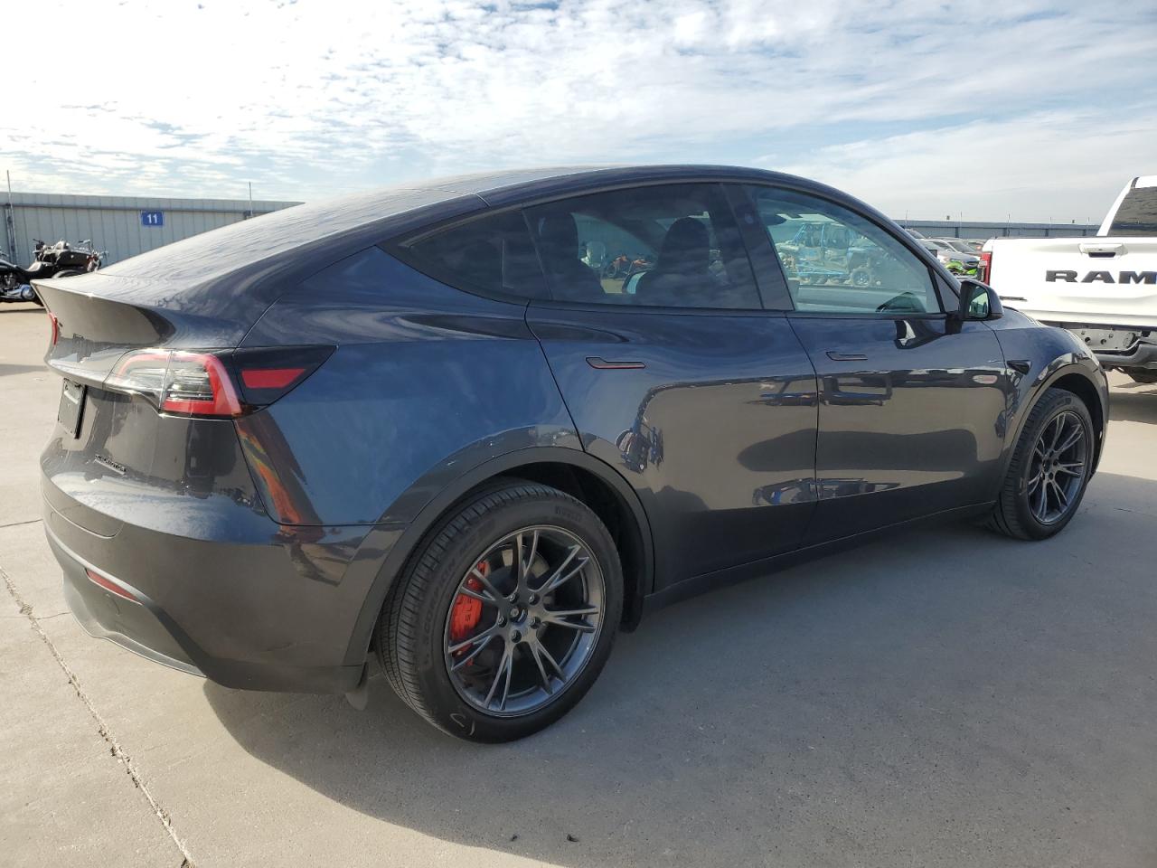 2024 TESLA MODEL Y  VIN:7SAYGDED8RA301678