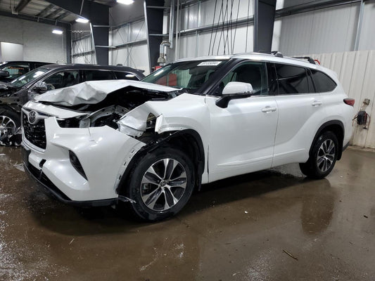 2022 TOYOTA HIGHLANDER XLE VIN:5TDGZRBH6NS252996