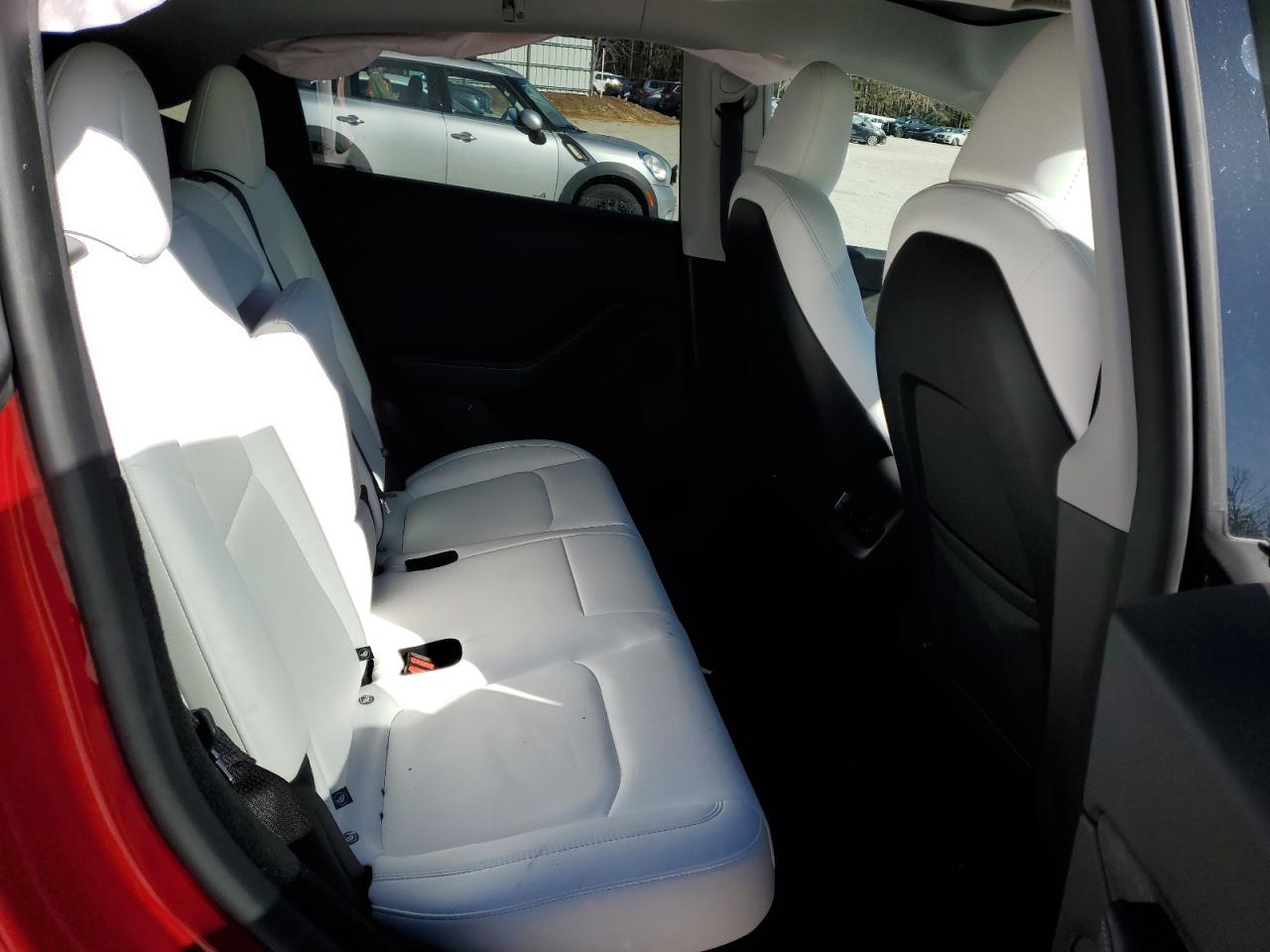 2024 TESLA MODEL Y  VIN:7SAYGDEE8RA308557