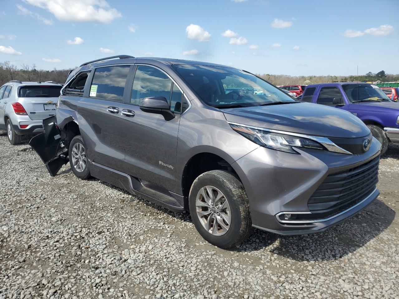 2022 TOYOTA SIENNA XLE VIN:5TDJRKEC5NS076312