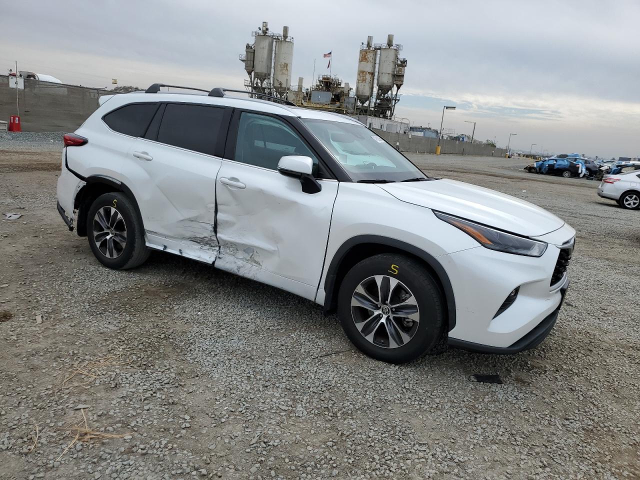 2022 TOYOTA HIGHLANDER XLE VIN:5TDHZRAH5NS549148