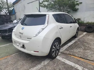 2015 Nissan Leaf VIN: