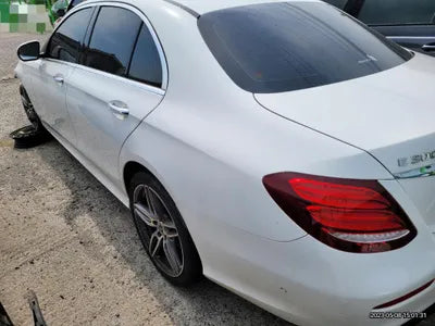 2018 Mercedes-Benz E 300 VIN: