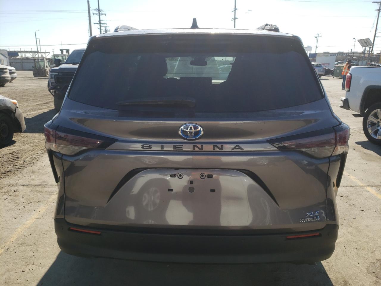 2024 TOYOTA SIENNA XLE VIN:5TDYRKECXRS193954