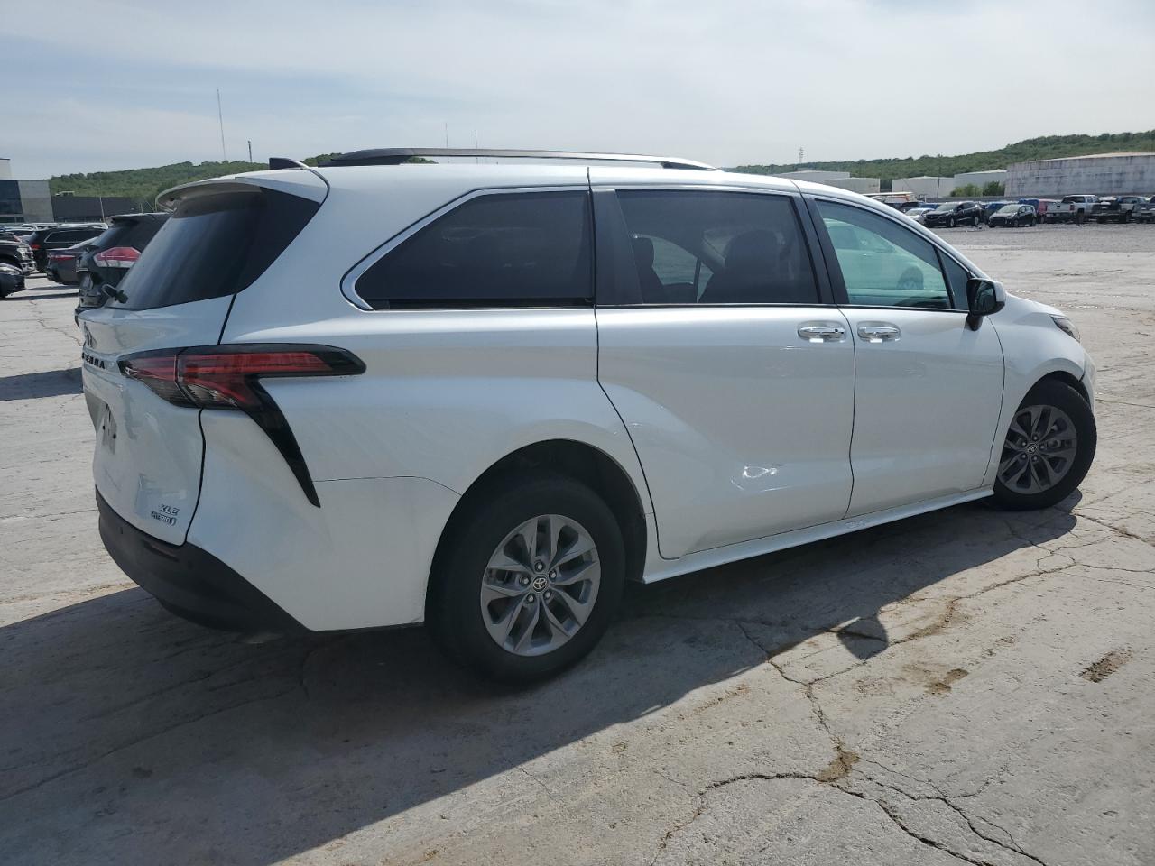 2022 TOYOTA SIENNA XLE VIN:5TDYSKFC4NS041665