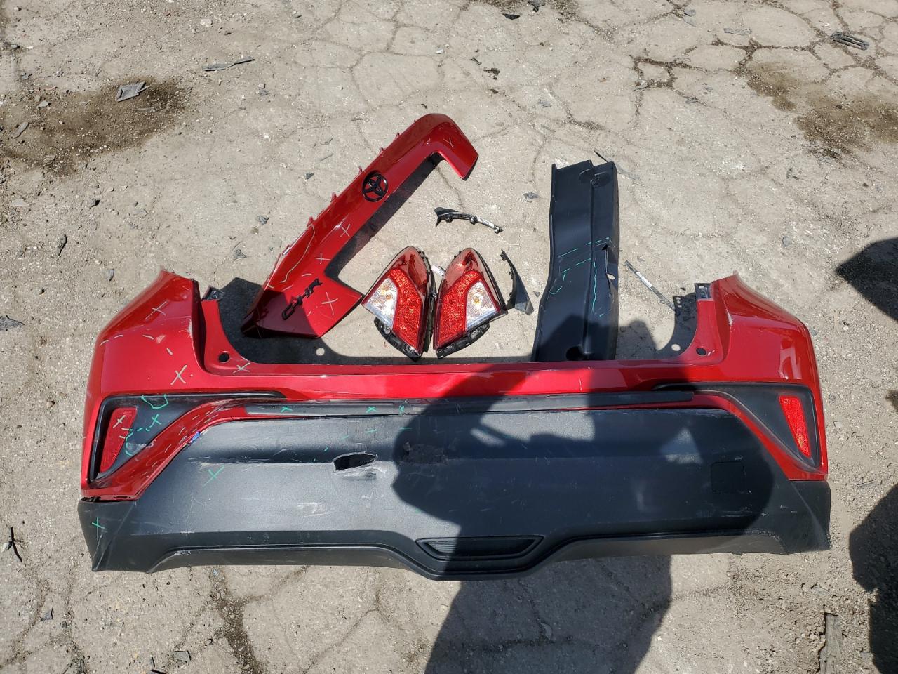 2022 TOYOTA C-HR XLE VIN:NMTKHMBX1NR145540