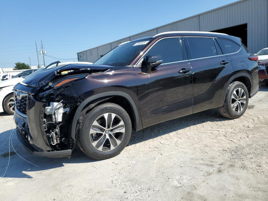 2022 TOYOTA HIGHLANDER XLE VIN:5TDHZRAH0NS098369