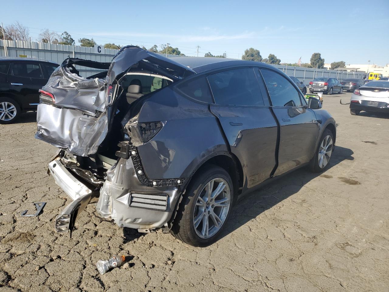 2023 TESLA MODEL Y  VIN:7SAYGDEE2PF685711