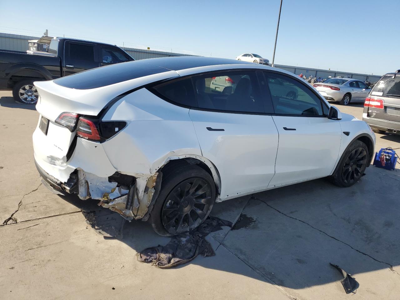 2023 TESLA MODEL Y  VIN:7SAYGDEE2PA139861