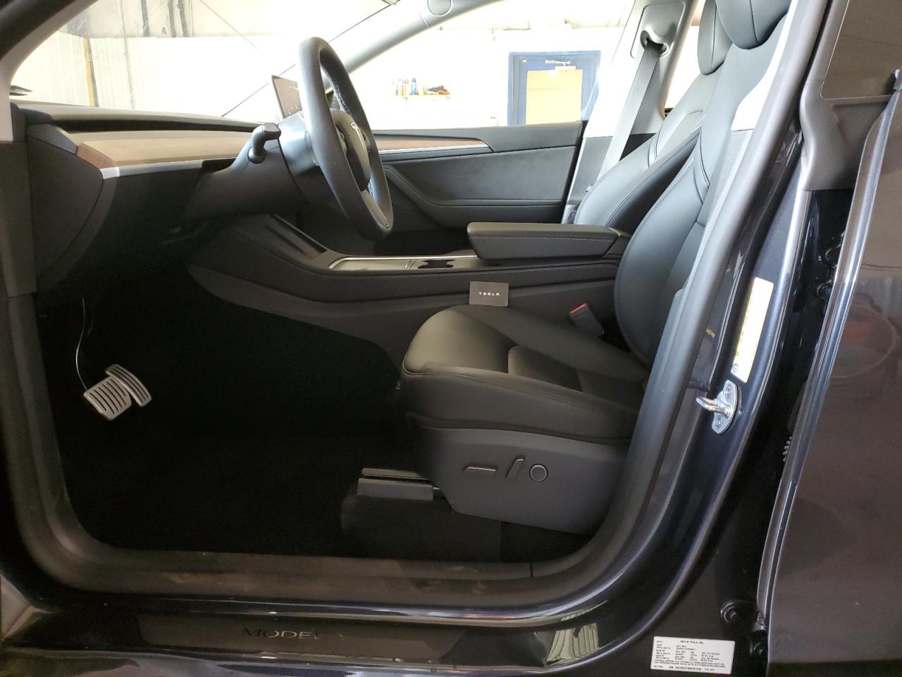 2024 TESLA MODEL Y  VIN:7SAYGDEF9RA281040