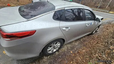 2016 Kia K5 KNAGU416BGA053303 VIN:KNAGU416BGA053303