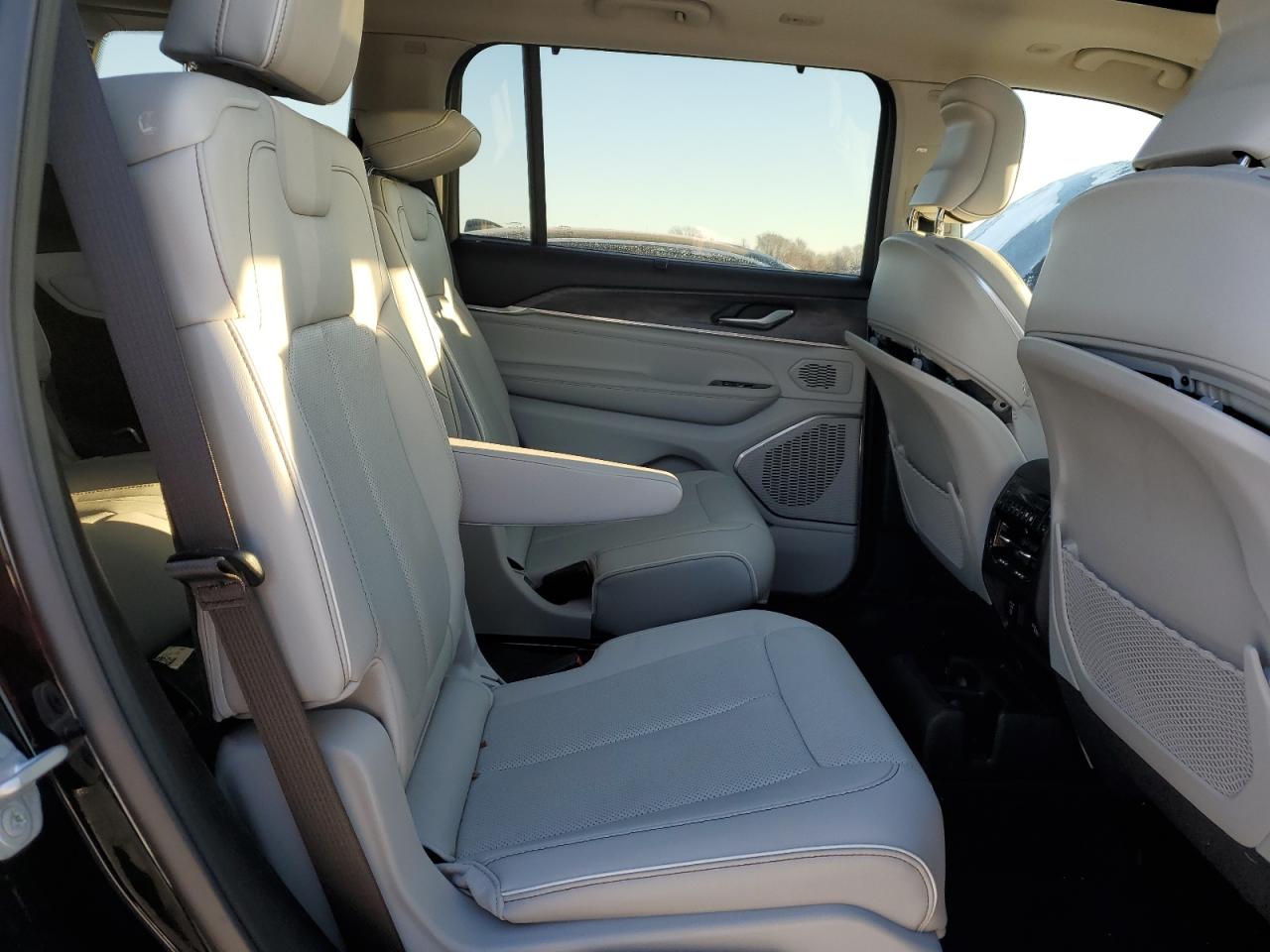 2023 JEEP GRAND CHEROKEE L OVERLAND VIN:1C4RJKDG1P8104824