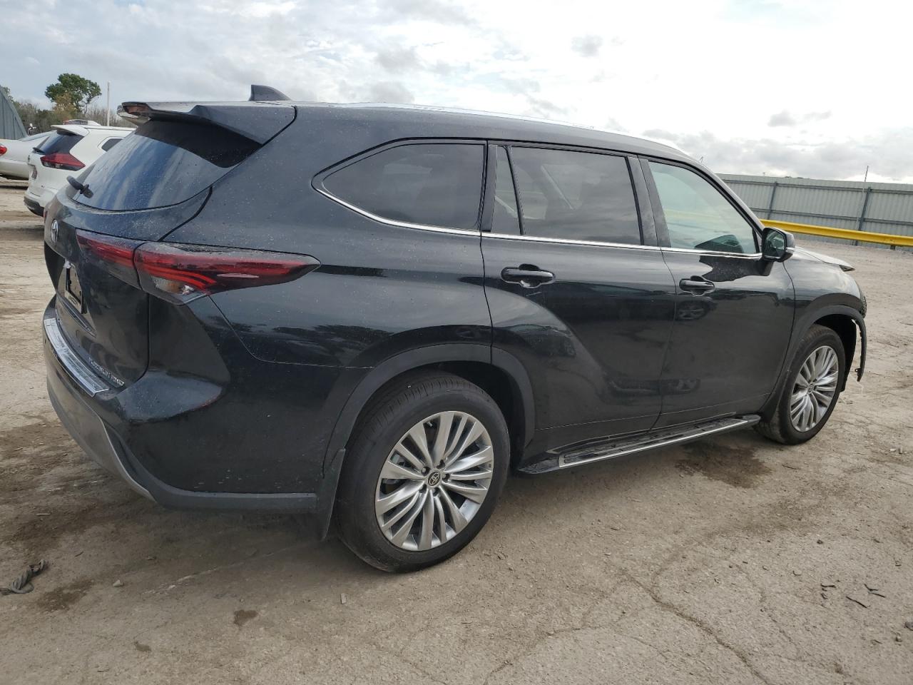 2024 TOYOTA HIGHLANDER LE VIN:5TDKDRBH4RS562305