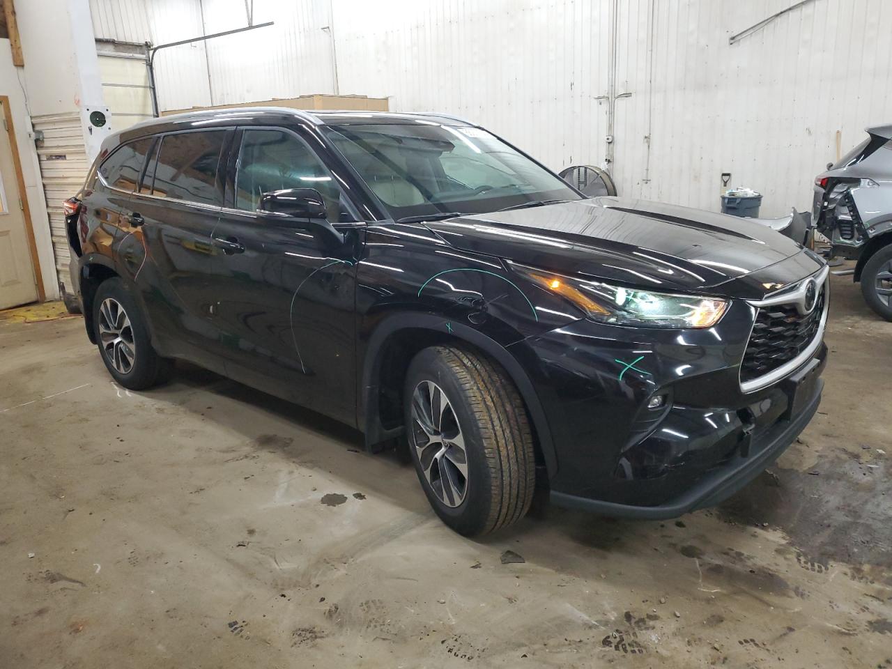 2022 TOYOTA HIGHLANDER XLE VIN:5TDGZRBH1NS213216