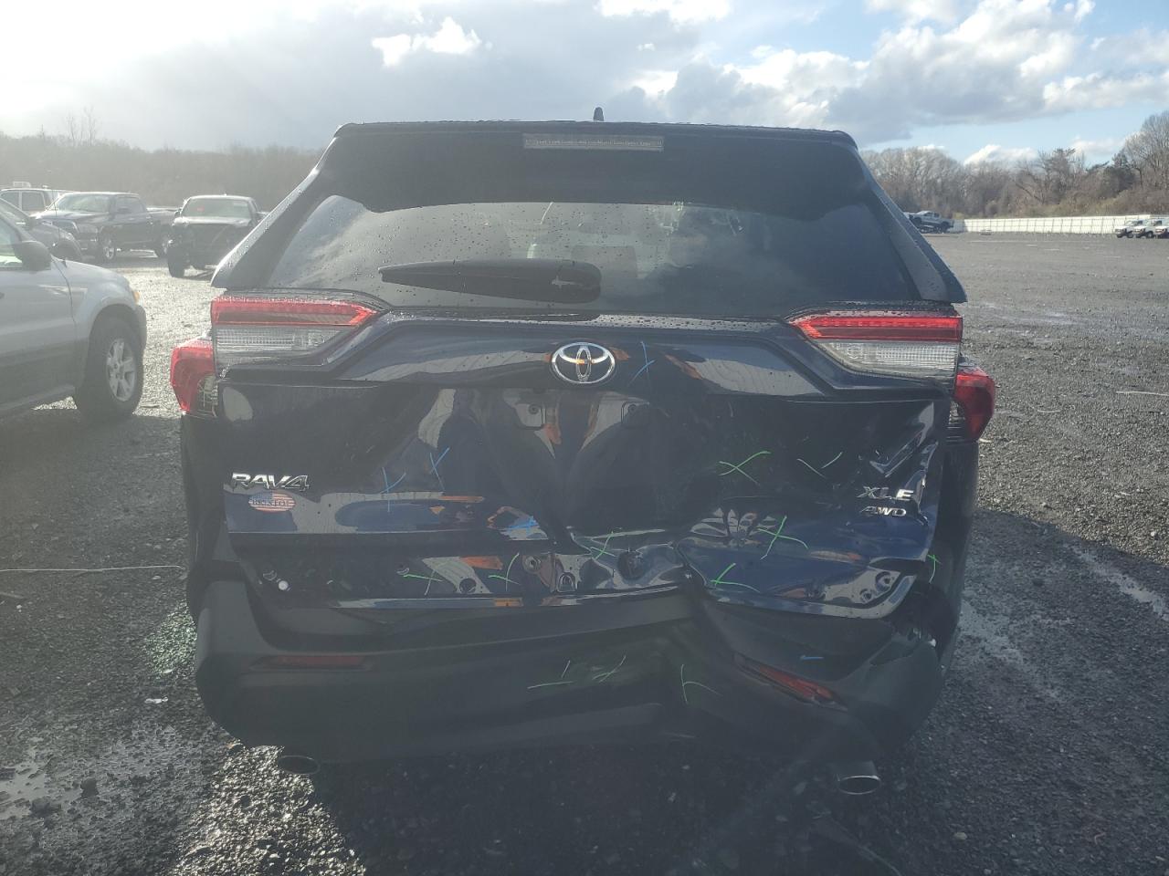 2022 TOYOTA RAV4 XLE VIN:2T3P1RFV1NW275768