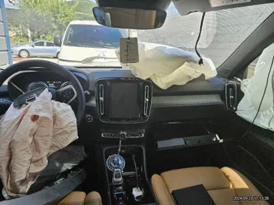 2021 Volvo XC40 VIN: