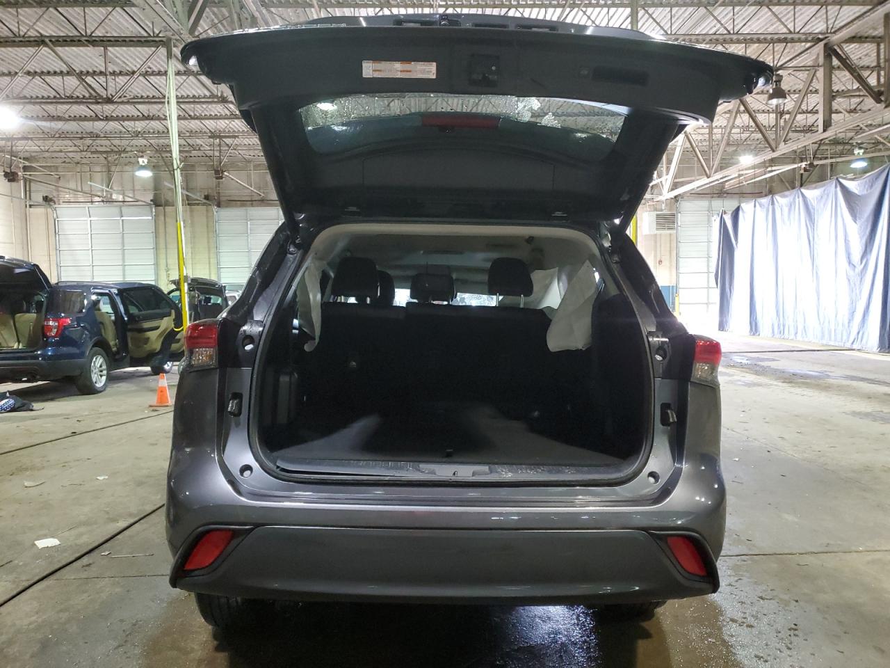 2022 TOYOTA HIGHLANDER XLE VIN:5TDGZRBHXNS222559