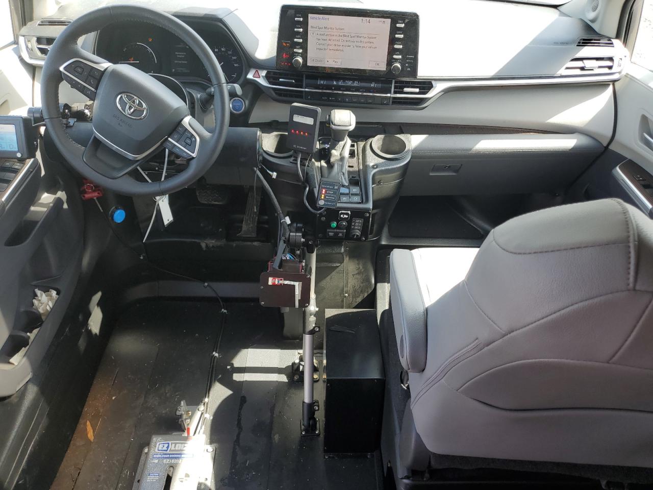 2022 TOYOTA SIENNA XLE VIN:5TDJRKEC5NS076312