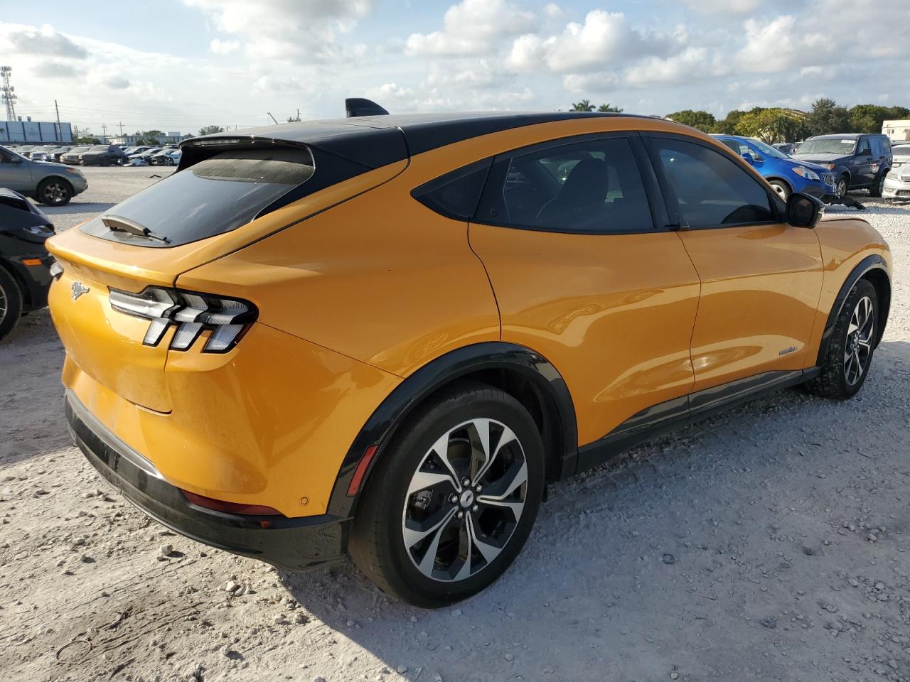 2022 FORD MUSTANG MACH-E PREMIUM VIN:3FMTK3RM1NMA56723